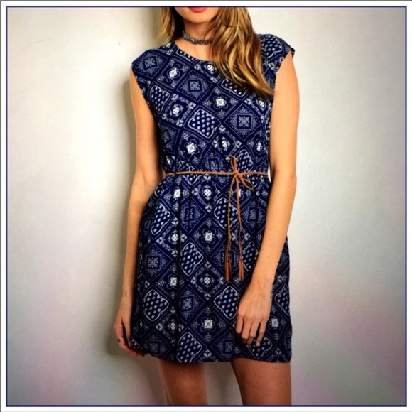Dress Dresses & Skirts - NEW Dress Multi Color Belt Sleeveless Medium